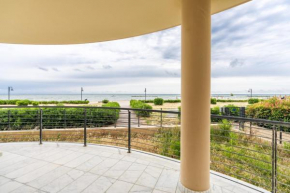 Beachfront Luxurious Newly Built 2-Bed Flat with Stunning Sea Views & Terrace Roseto Degli Abruzzi